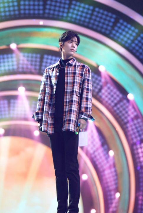 肖战吃瓜娱乐圈视频,揭秘明星幕后故事  第2张